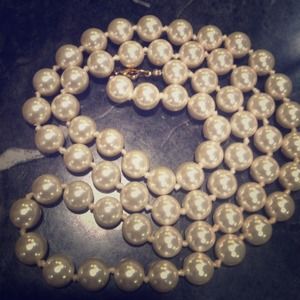 Long pearl necklace