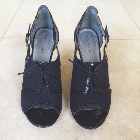 Tahari Oxford cutout heels - Picture 3 of 3