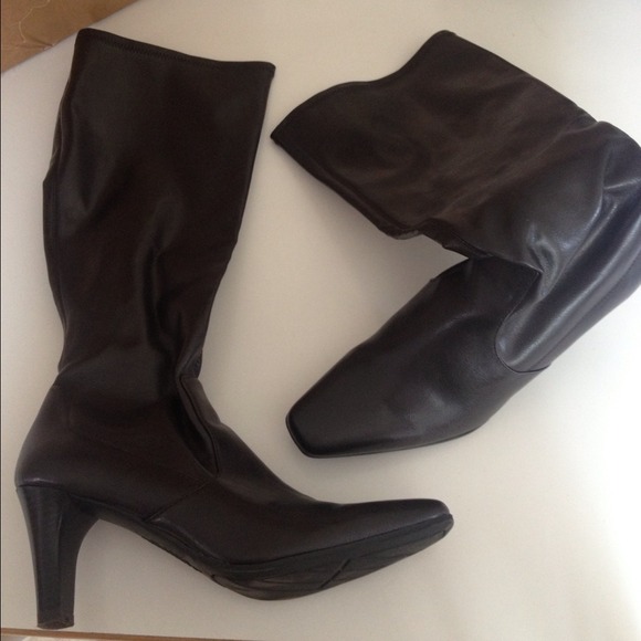 🎀Brown Boots w/ Heel! 👢🎀