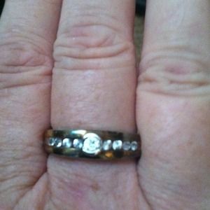 Unisex gold and silver tone Ring with whit topaz!