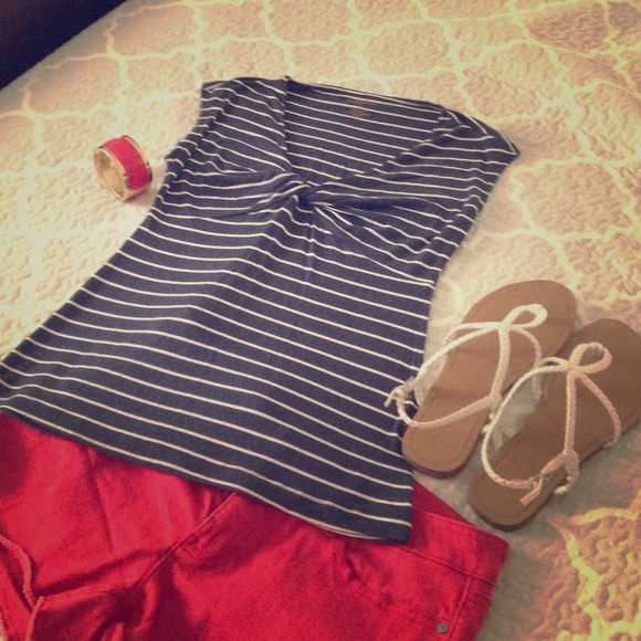 ⭕Sold⭕Banana republic nautical striped top.