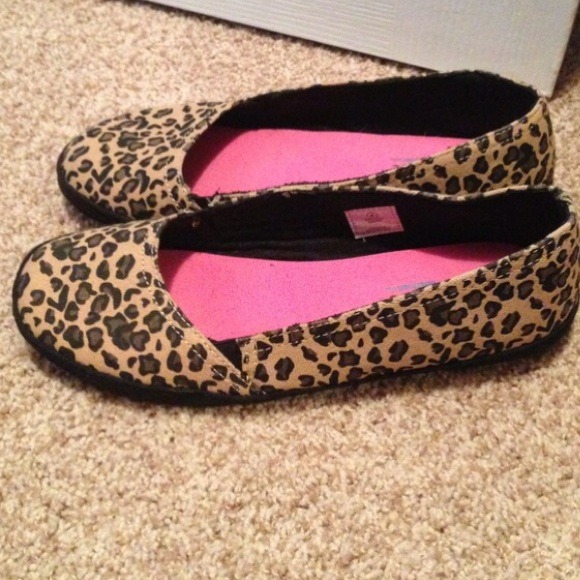 Leopard flats