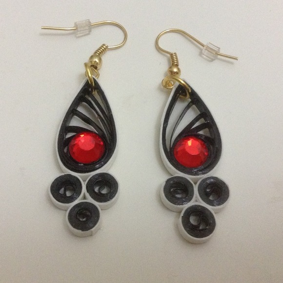 Handmade quilled earrings - Picture 2 of 2