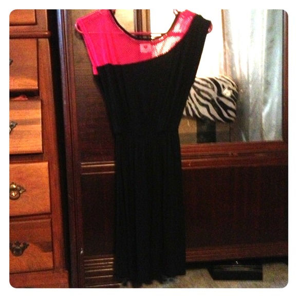 Black and hot pink fashion dress