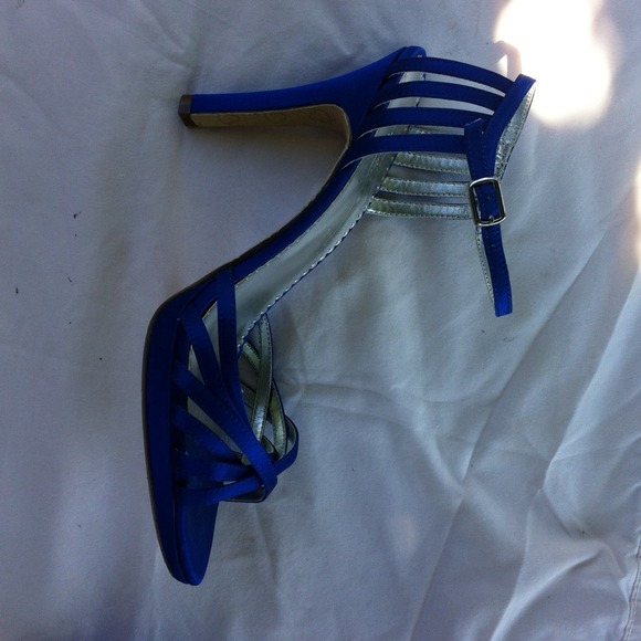 Heels - Picture 2 of 4