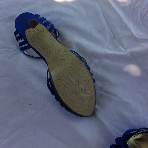 Heels - Picture 3 of 4