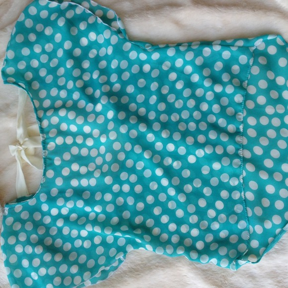 🚫SOLD🚫NWOT Polka dot top with bow - Picture 3 of 4