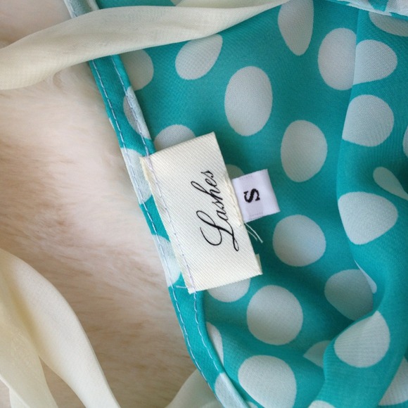 🚫SOLD🚫NWOT Polka dot top with bow - Picture 4 of 4