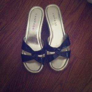 Beautiful black wedge sandals !