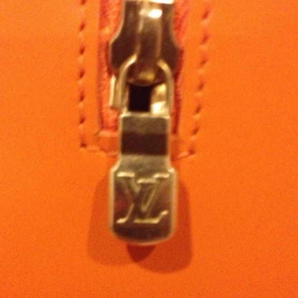 💯Limited edition Louis Vuitton leather bag🎀 - Picture 2 of 2