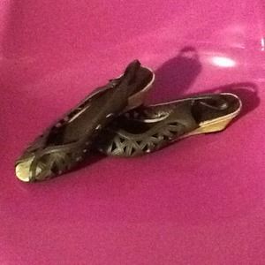 Small NWOT brown shoes