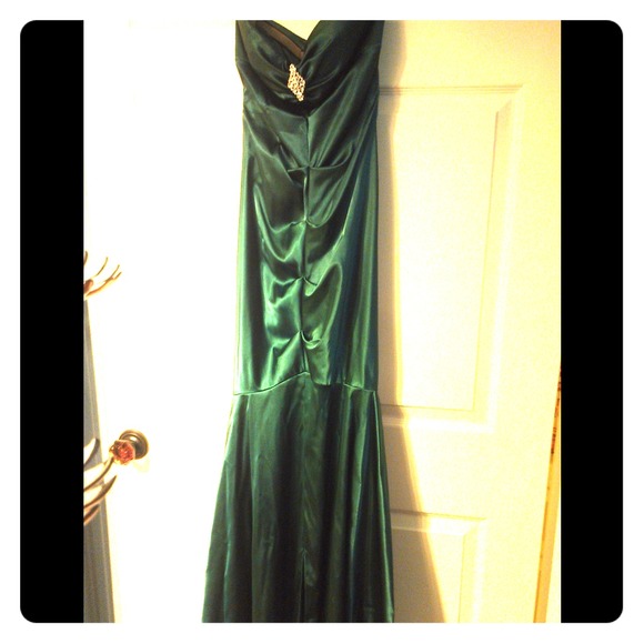 Xscape formal emerald green dress