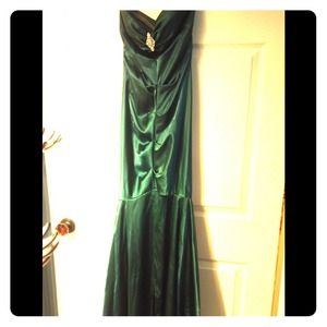 Xscape formal emerald green dress