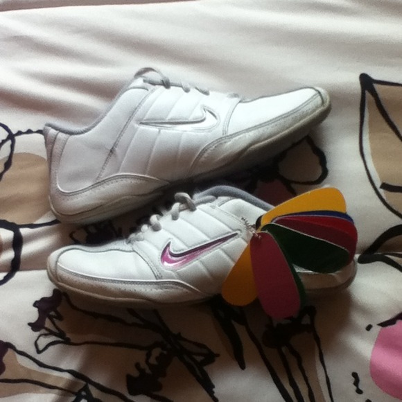 ❗❗HOLD❗❗White Nike cheer shoes!