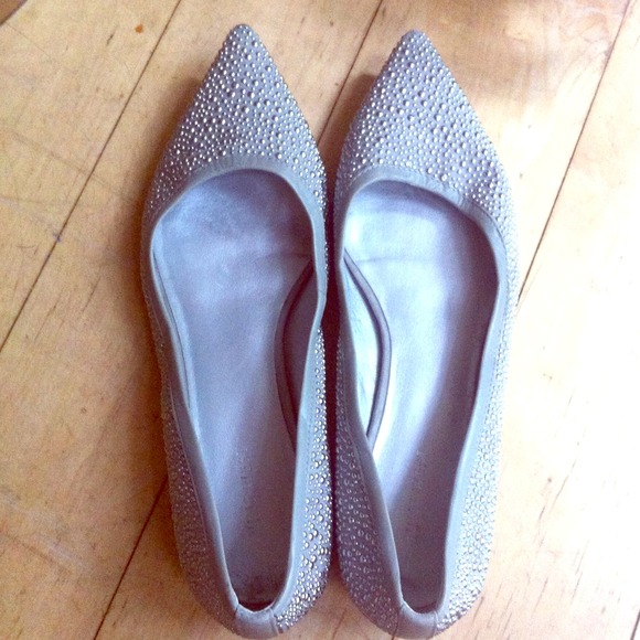 Gorgeous gray silver studded flats Nine West 9.5