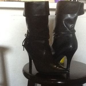 Black quarter high top high heel boots