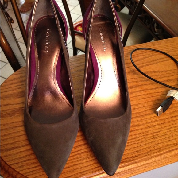 Calvin Klein brand new shoe - Picture 3 of 4