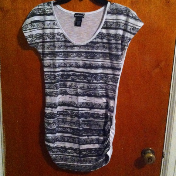 🚫Sold🚫Black and white top