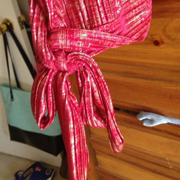 Sparkling Red/Gold party top - Picture 3 of 3