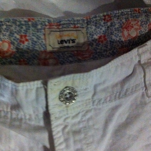 Shorts - Picture 3 of 4