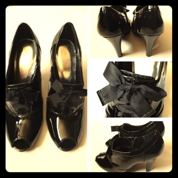 peep toe pumps