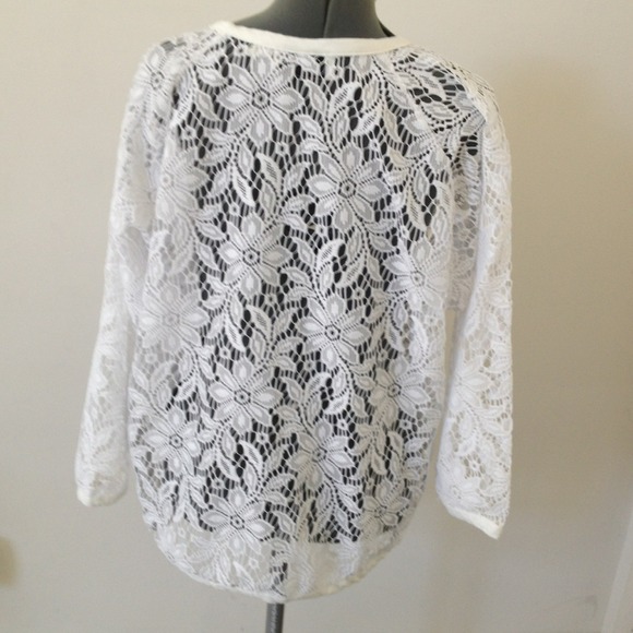 🎀Cedars White Lace Top🎀 - Picture 2 of 2