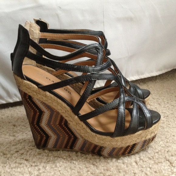 Super cute striped wedge!