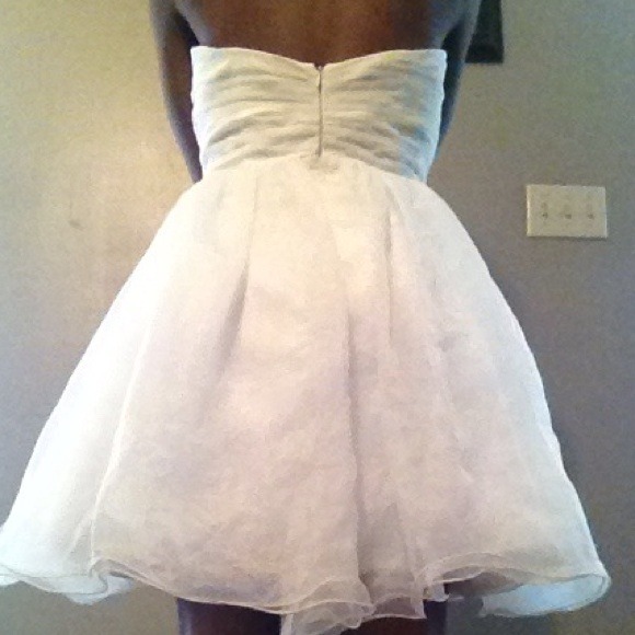 Beautiful White and Black A-line Homecoming dress - Picture 2 of 4