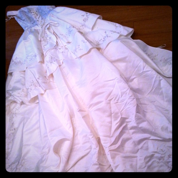 ♡♥♡SOLD♡♥♡Brides International NWT Wedding Dress