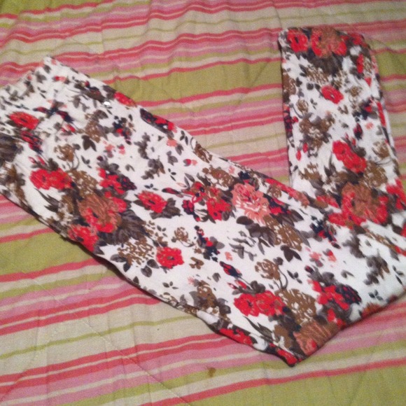 Floral pants pics drop - Picture 1 of 1