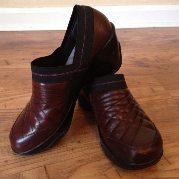 ⭐SALE⭐J-41 ADVENTURE ON Leather Clogs