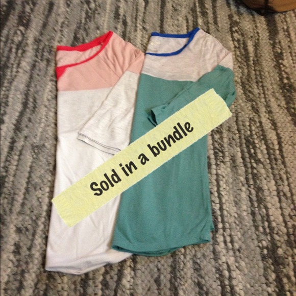2 American Eagle featherweight 3/4 sleeve shirts
