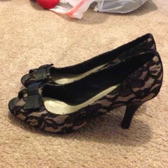 Heels - Picture 2 of 2