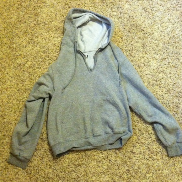 Grey half zip up seeatshirt