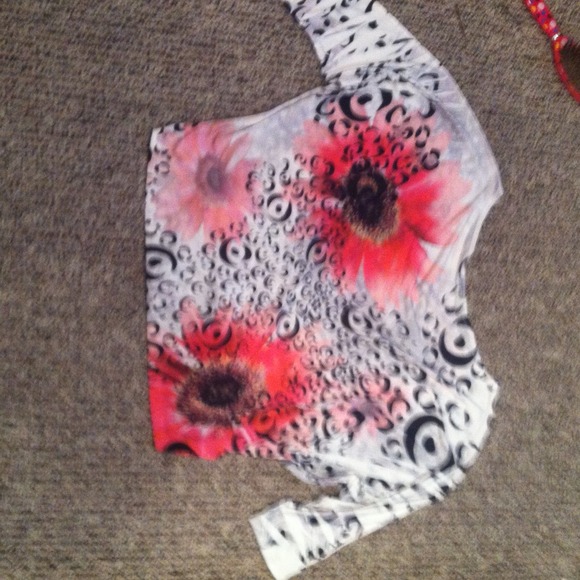 Eccentric Charlotte Russe top. Stretchy & comfy!!!