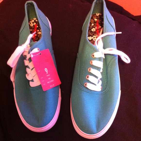 NWT brand new teal vans like tennis shoes