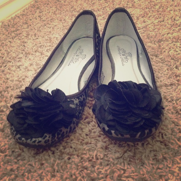 black cheetah print shoes with flower