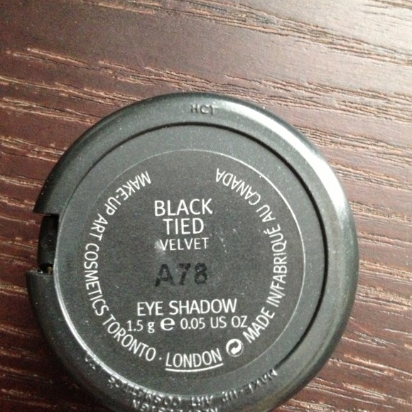 SOLD MAC black tied eyeshadow - Picture 2 of 2
