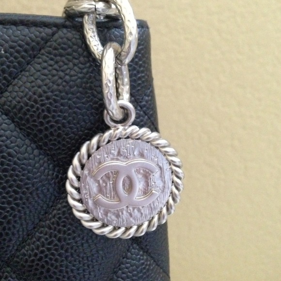*SOLD* 💯Authentic Chanel Medallion Tote - Picture 2 of 4