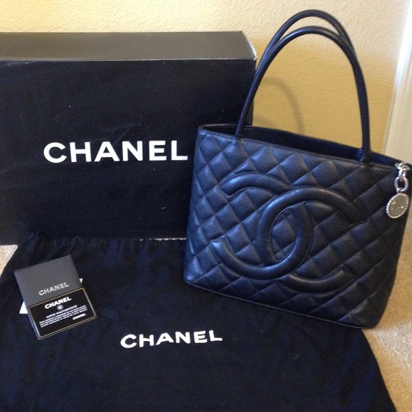 *SOLD* 💯Authentic Chanel Medallion Tote - Picture 1 of 4