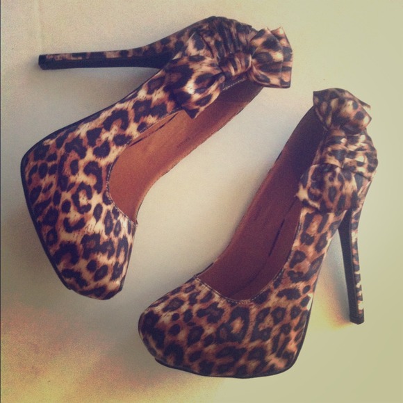 ❤ Leopard Print Stiletto with Side Bow ❤