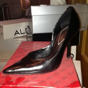 Guess black pointed toe stiletto. 6.5