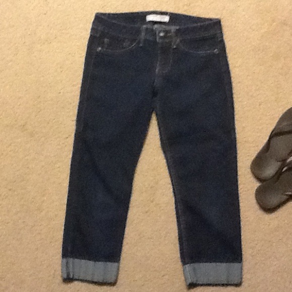 Dark washed Capri