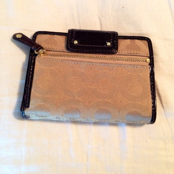 BUNDLED - Beige Coach Wallet - Picture 2 of 4