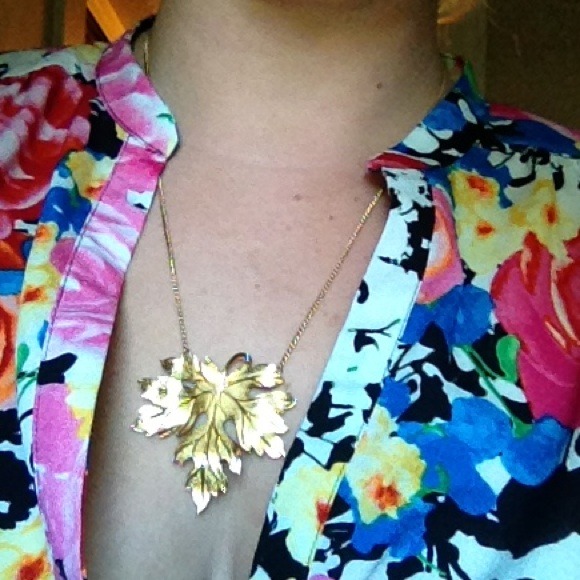 ❌❌SOLD❌❌Gold Leaf Necklace