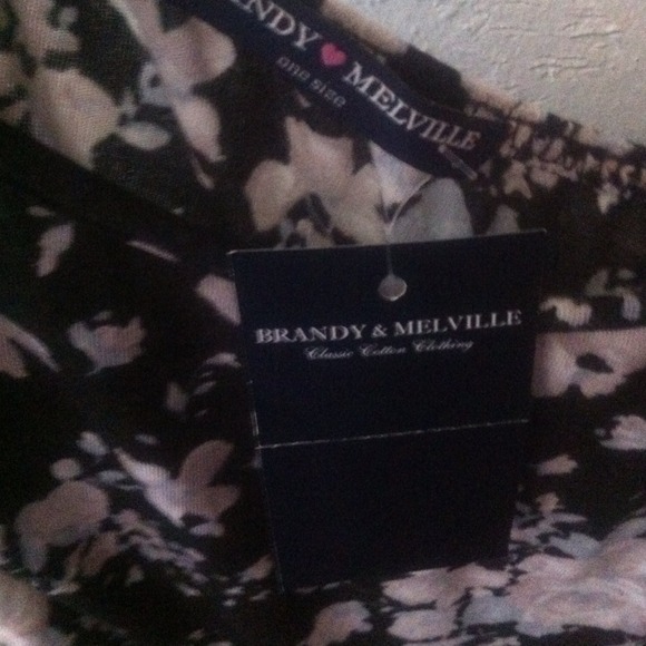 ⭐SOLD⭐Brandy Melville Floral Dress - Picture 2 of 4