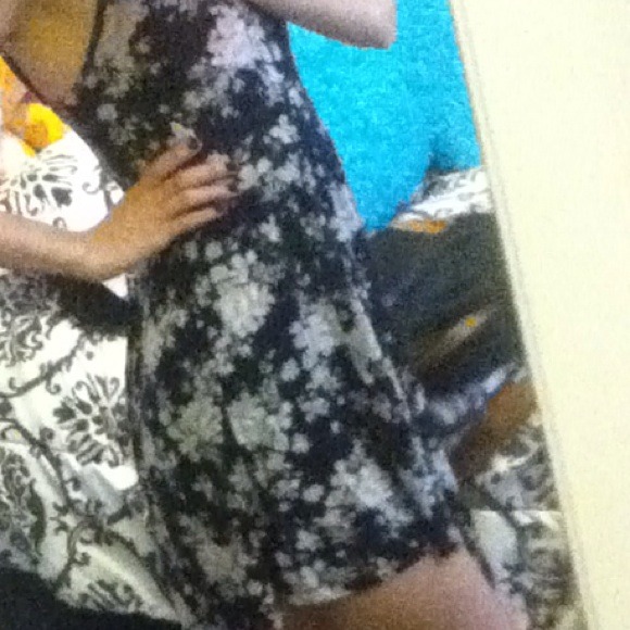 ⭐SOLD⭐Brandy Melville Floral Dress - Picture 4 of 4