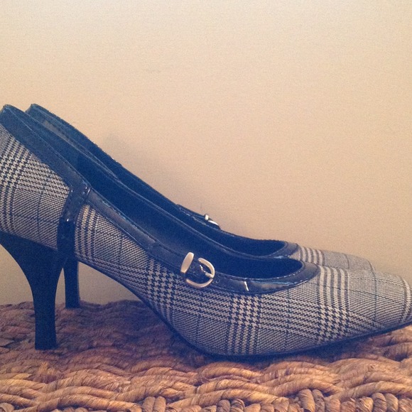 Brand new adorable Nine West heels size 7.5 - Picture 2 of 4