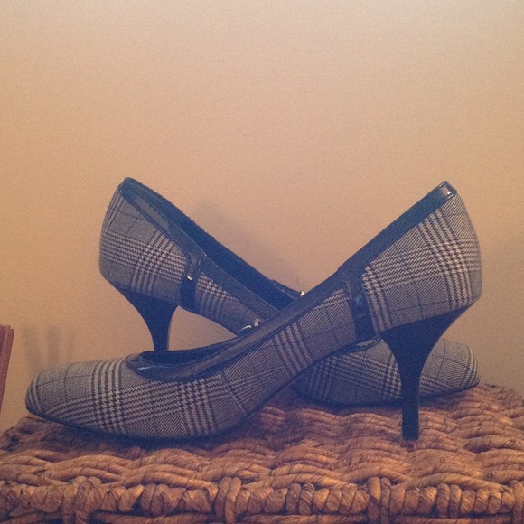Brand new adorable Nine West heels size 7.5 - Picture 3 of 4