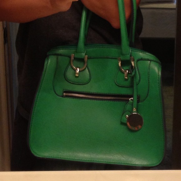 🚫SOLD🚫....................Green London Fog purse - Picture 4 of 4